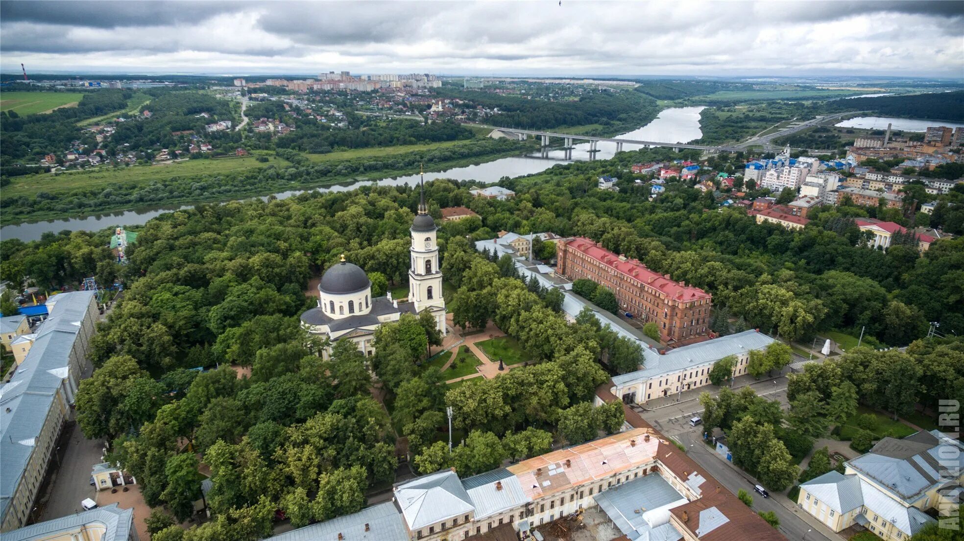 Город калуга википедия. Калуга (центр Калужской области). Калуга (центр Калужской области) достопримечательности. Калуга центр города. Калуга с высоты птичьего полета.