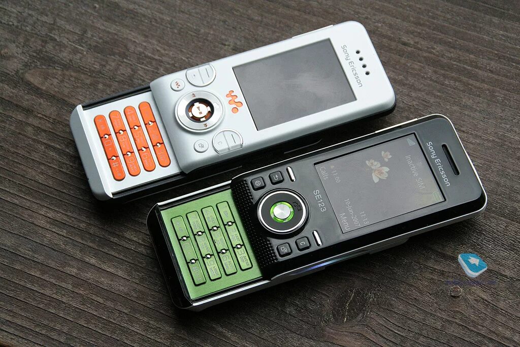 Старый телефон сони эриксон. Sony Ericsson w580i. Sony Ericsson 580. Sony Ericsson Walkman w580i. Сони Эриксон 580.