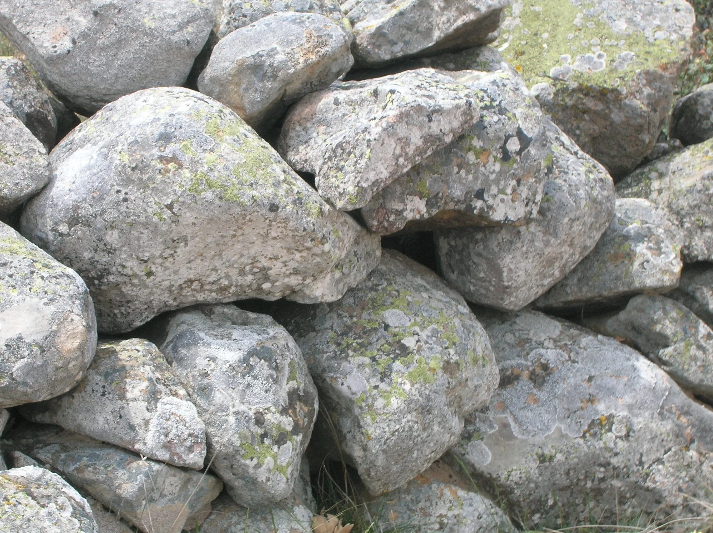 Granit stones. Гранит камень. Каменные породы. Гранитный валун. Гранитный булыжник.