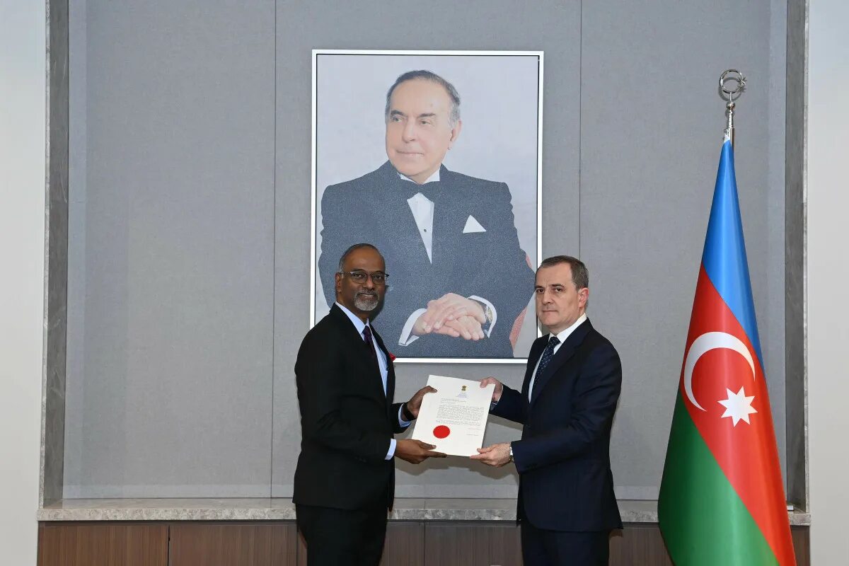 Иностранные послы. Посол Таджикистана в Турции. Азербайджанские дипломаты в России. Министр иностранных дел Турции фото.