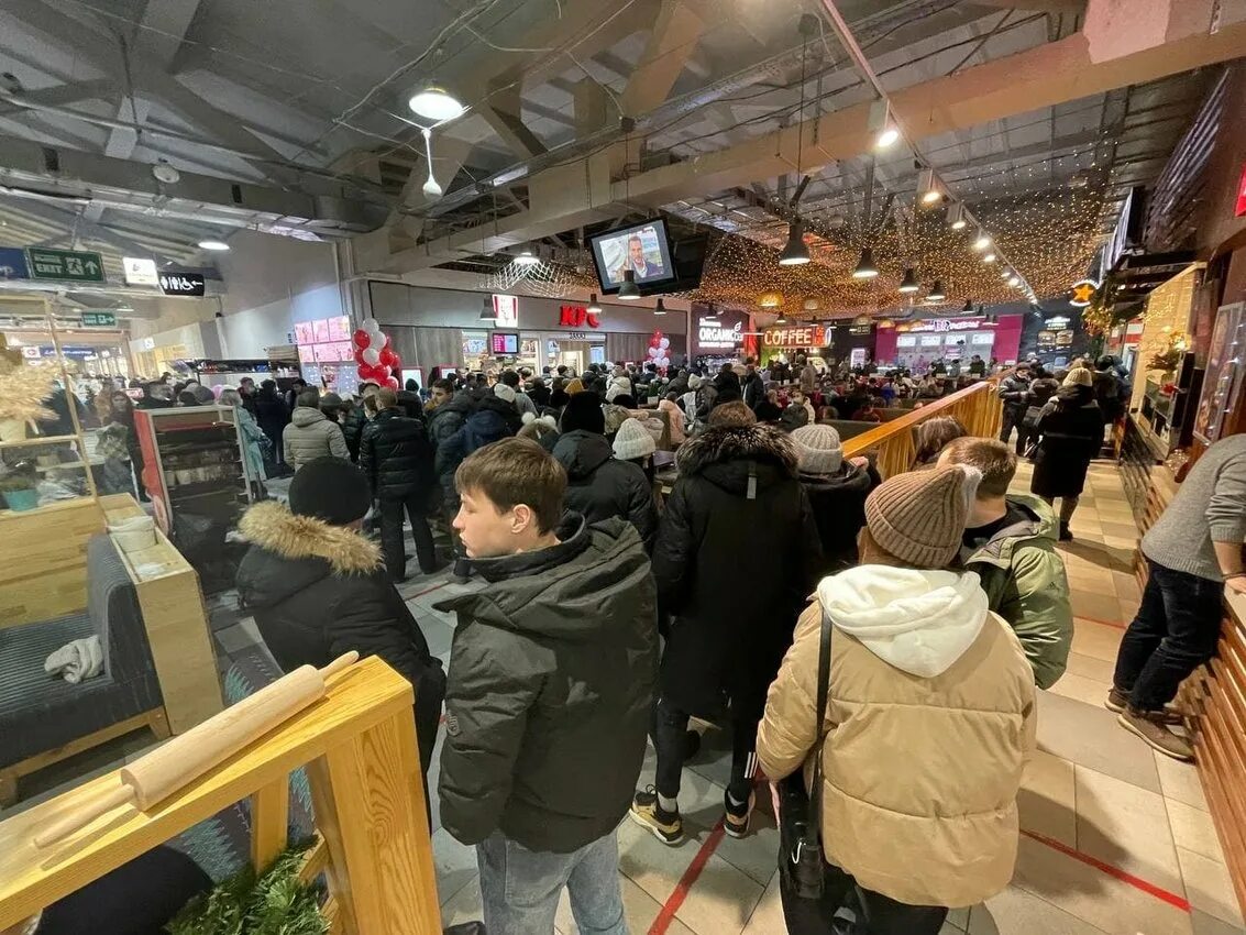 Кфс новокузнецк советская площадь. Kfc чита. Kfc в чите. Kfc ресторан. Доска объявлений чита.