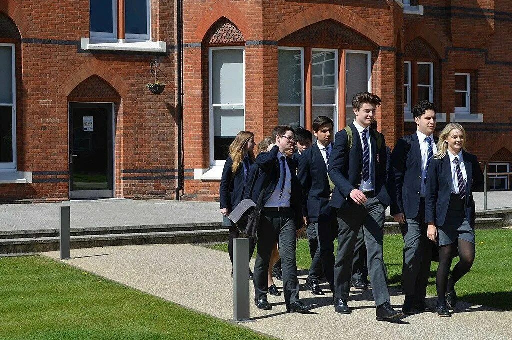 частная школа пансион для мальчиков в великобритании. школа пансион в московской области. школа пансион для девочек. школа интернат дети. Private school школа великобритании.