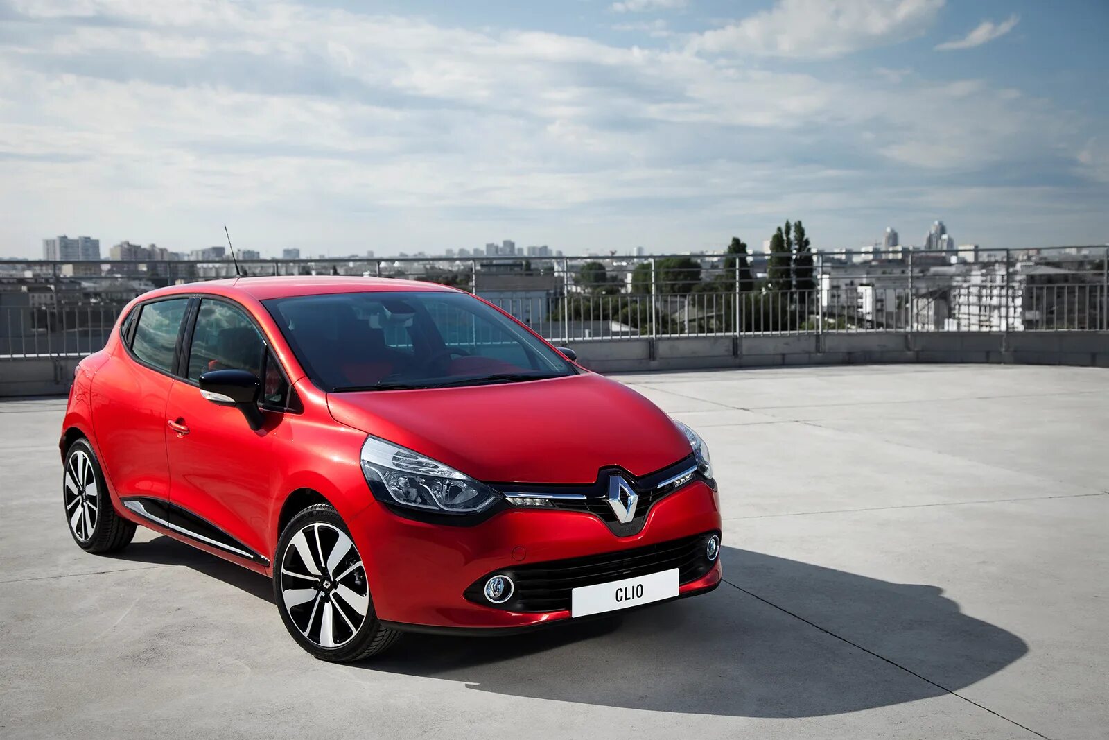 Новое рено 2013. Renault sandero 2013. Рено клио новый кузов серебро. Новый renault sandero 2013. Новое рено 2013.
