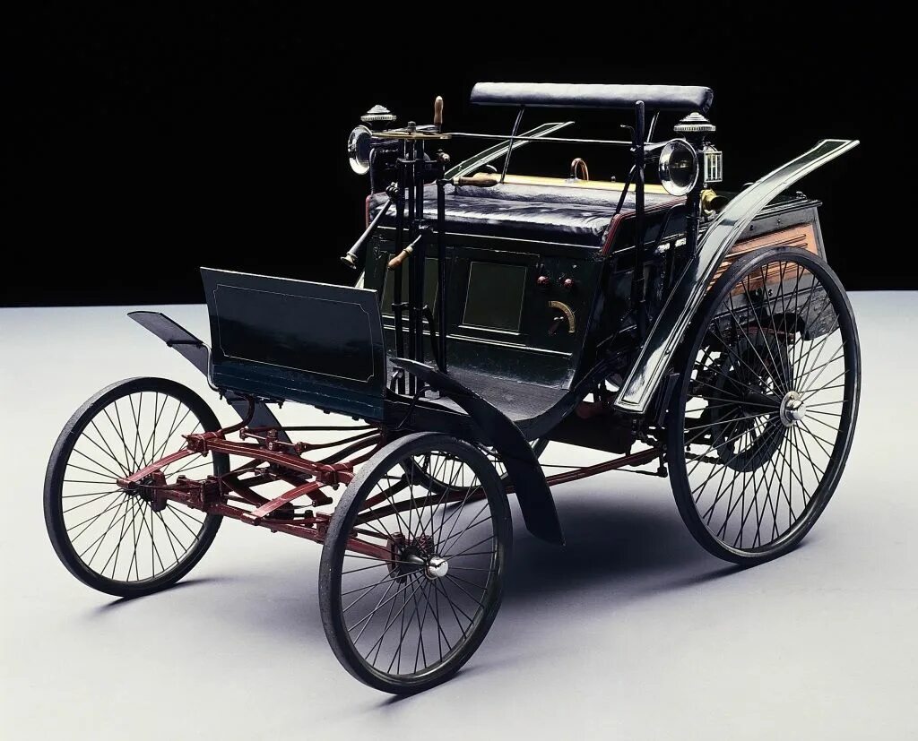 Первый автомобиль бенца. Benz velo 1894. “Benz velo” 1894 года с клаксоном. Первый Мерседес Бенц 1886.