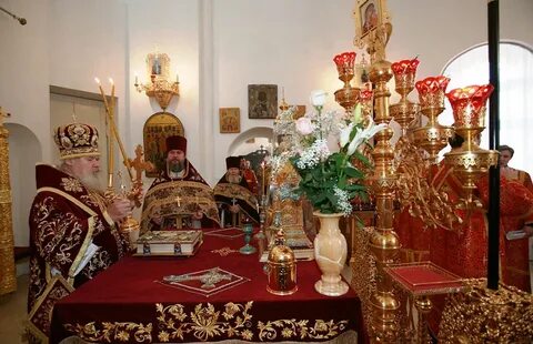 Служба в храме солунского