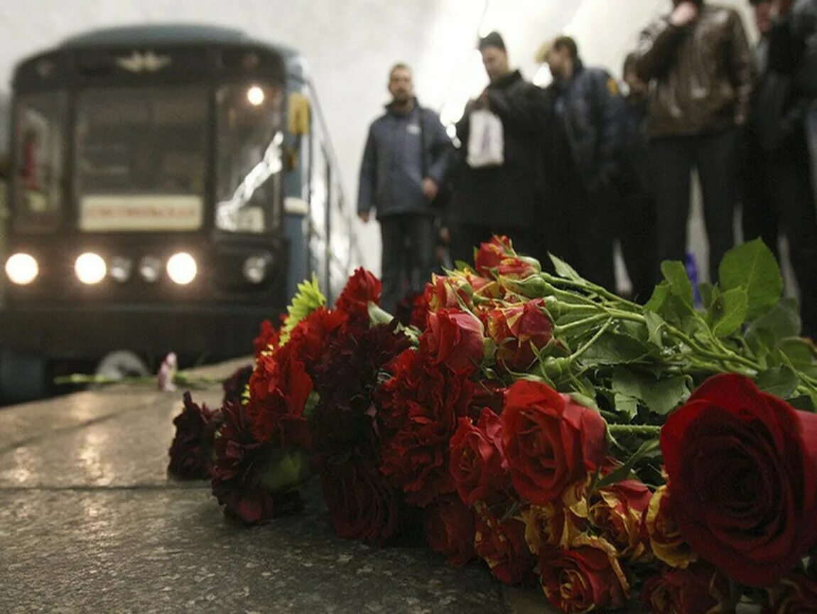 2010 Год взрыв в метро в Москве. Теракт в Московском метро 2010. Блогеры о теракте
