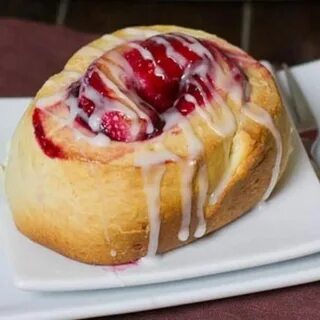 Булочки с вишней