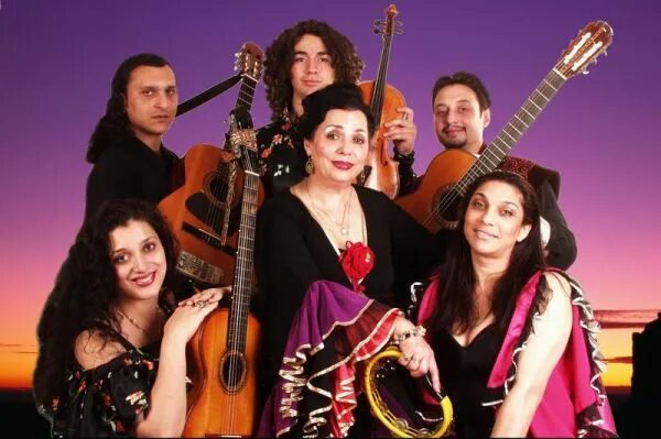 николай бадарлан ансамбль цыганская подкова. фотосессия в цыганском стиле. цыганский коллектив. цыганка сериал 2022. цыганская 5.