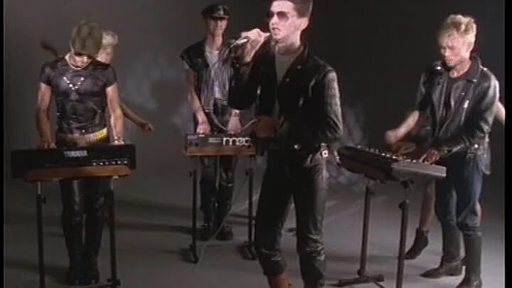 Depeche Mode 1981. Depeche Mode just can't get. Depeche Mode just can't get enough. Depeche Mode 1981 в свитерах. Первые клипы группы