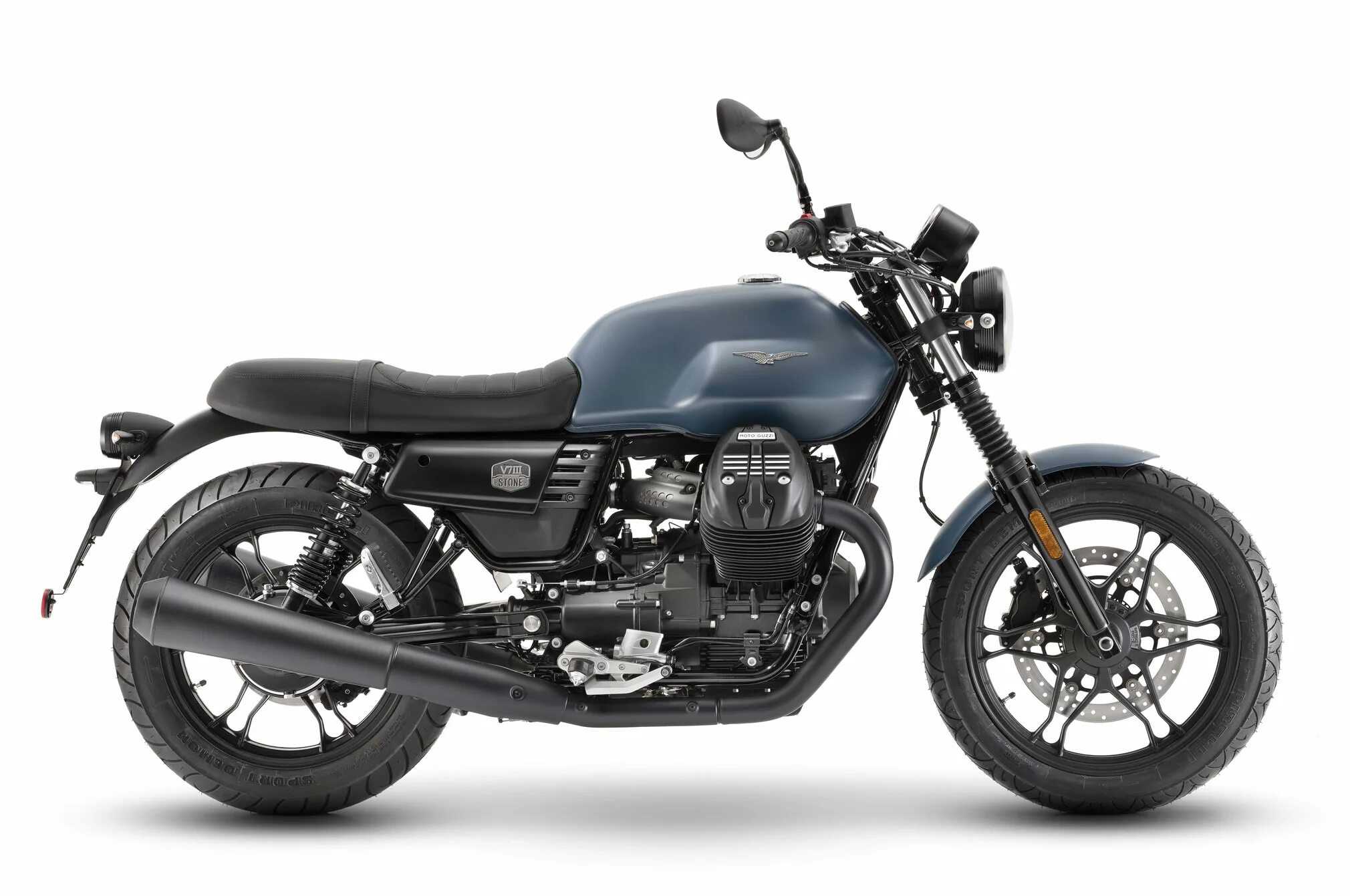 Купить мотоцикл у официального. Moto Guzzi v7 III Stone. Moto Guzzi v7 Stone. Moto Guzzi v7 III Carbon. Мото Гуцци v7 Стоун.