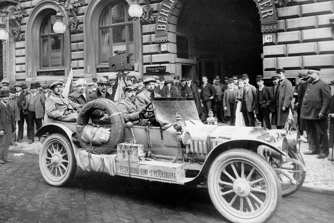 Первый автомобиль в москве. Автомобиль Руссо-Балт 1909. Автомобиль Руссо-Балт 1911. Автомобили Российской империи Руссо Балт. Руссо-Балт 1910.