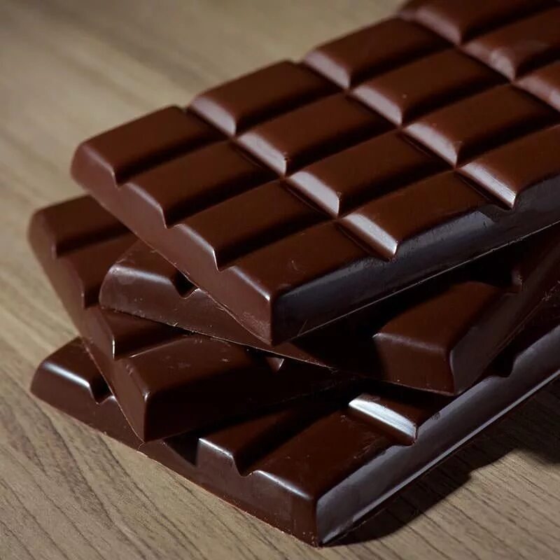 Плитка темного шоколада