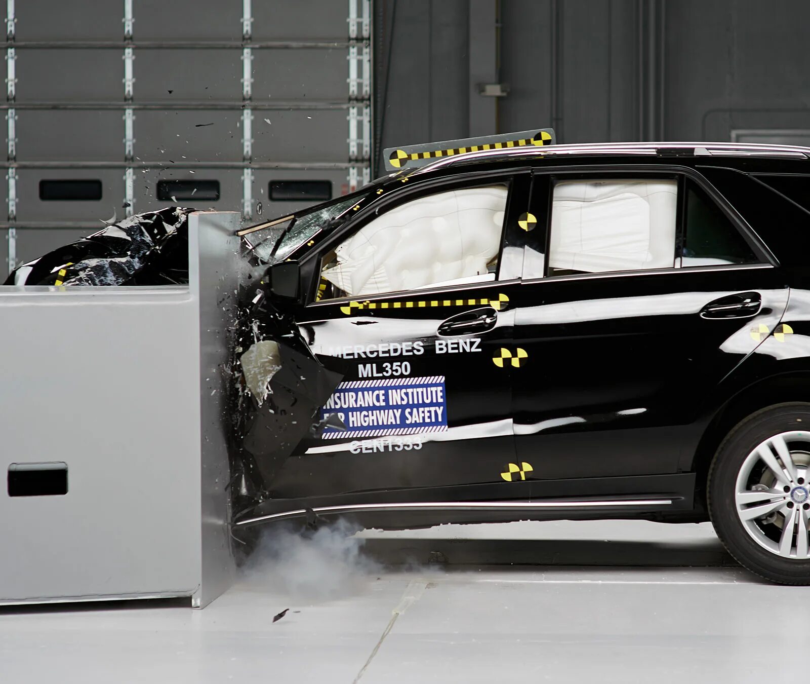 Мерседес 203 краш тест. Мерседес gl iihs. Euro ncap краш тест боковой удар. Краш тест автомобиля mercedes s class. Краш тест мерседес c300.