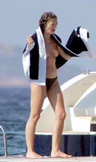 Brazen Beauty Rebecca Gayheart Shows Her Small Tits While Chilling Topless.