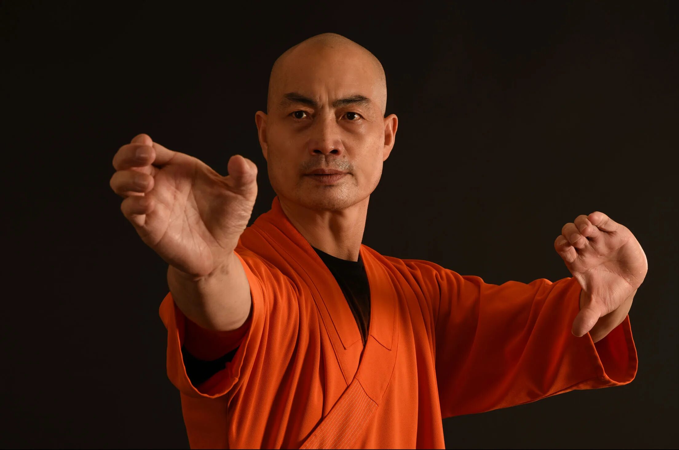 Включи видео кунг фу. Шифу шаолинь. кунг фу шаолинь. кунг фу монахи шаолинь. великий мастер кунг-фу (2019).