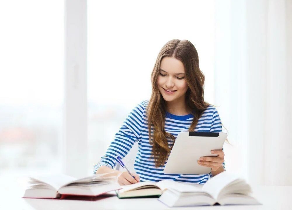 Cute girl student. Девушка студентка в полный рост. Девушка студент. Подросток улыбается. Девушка сток студент.