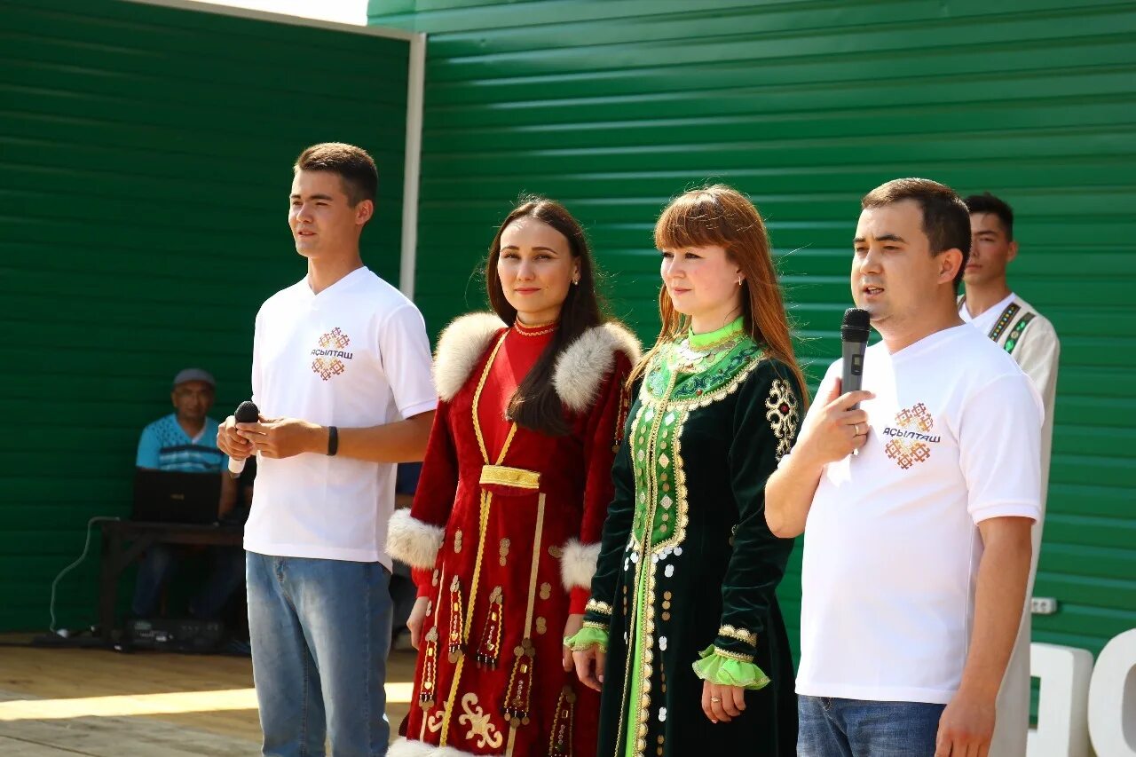 Молодые башкирские