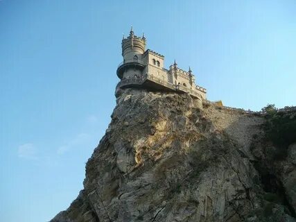 Замок на скале