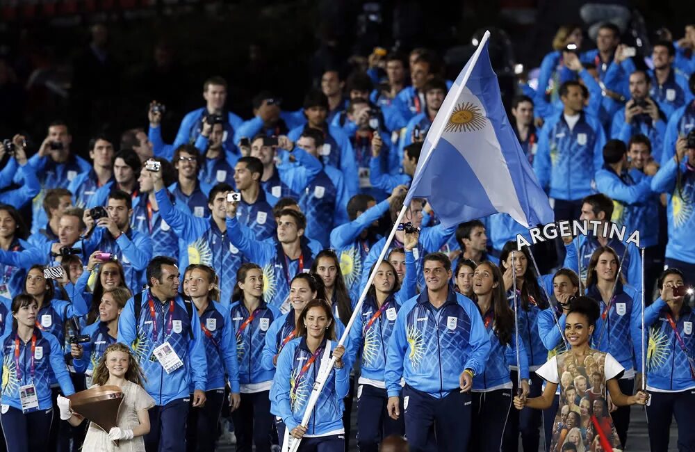 Олимпийская сборная греции форма. Аргентина на олимпийских играх. Олимпийские игры 2014 делегация аргентины. Футбол на олимпийских играх 2008. Аргентина на олимпийских играх.