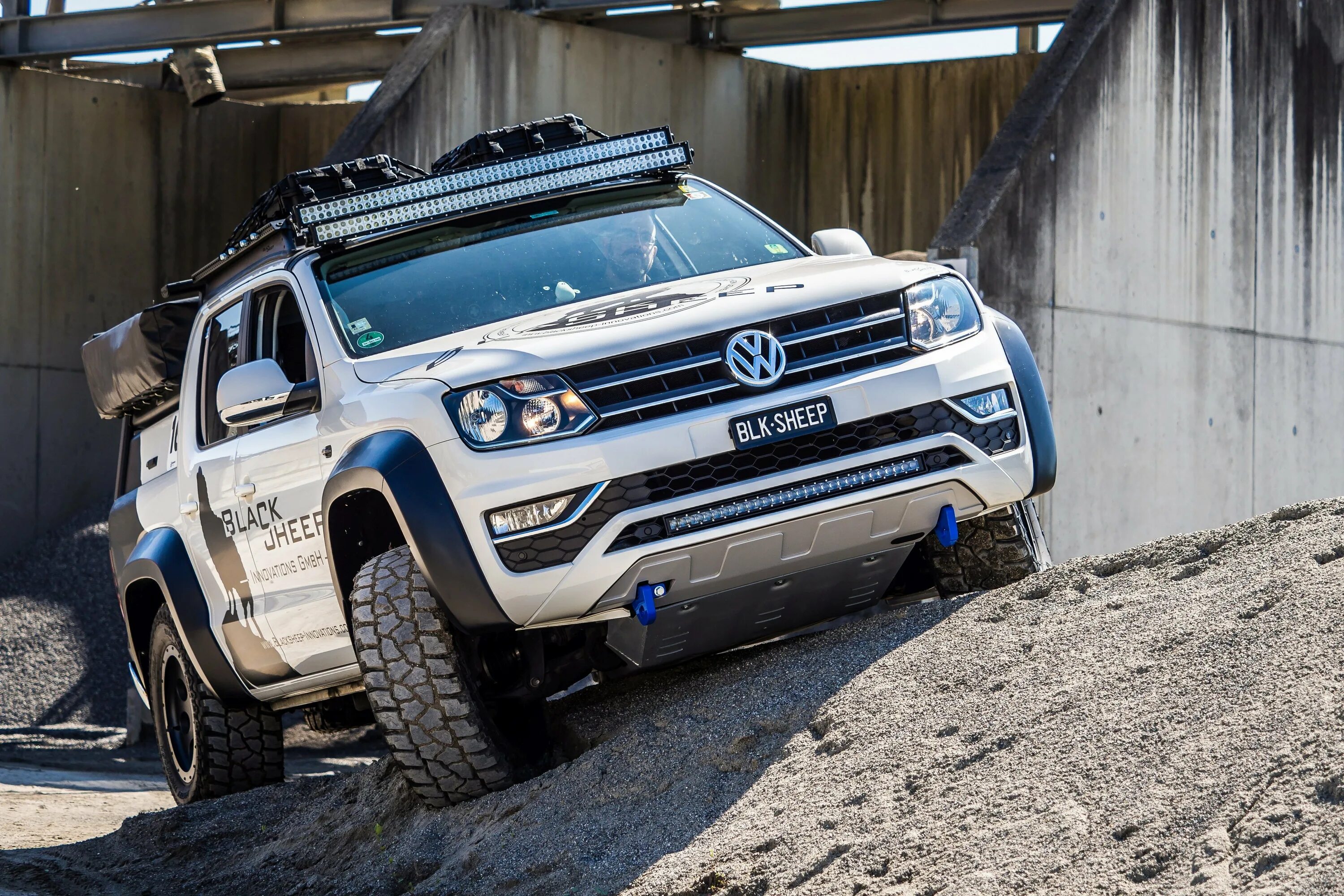 Volkswagen Amarok внедорожный. VW Amarok Tuning. Амарок Фольксваген оффроуд. Оффроад для Фольксваген Амарок.