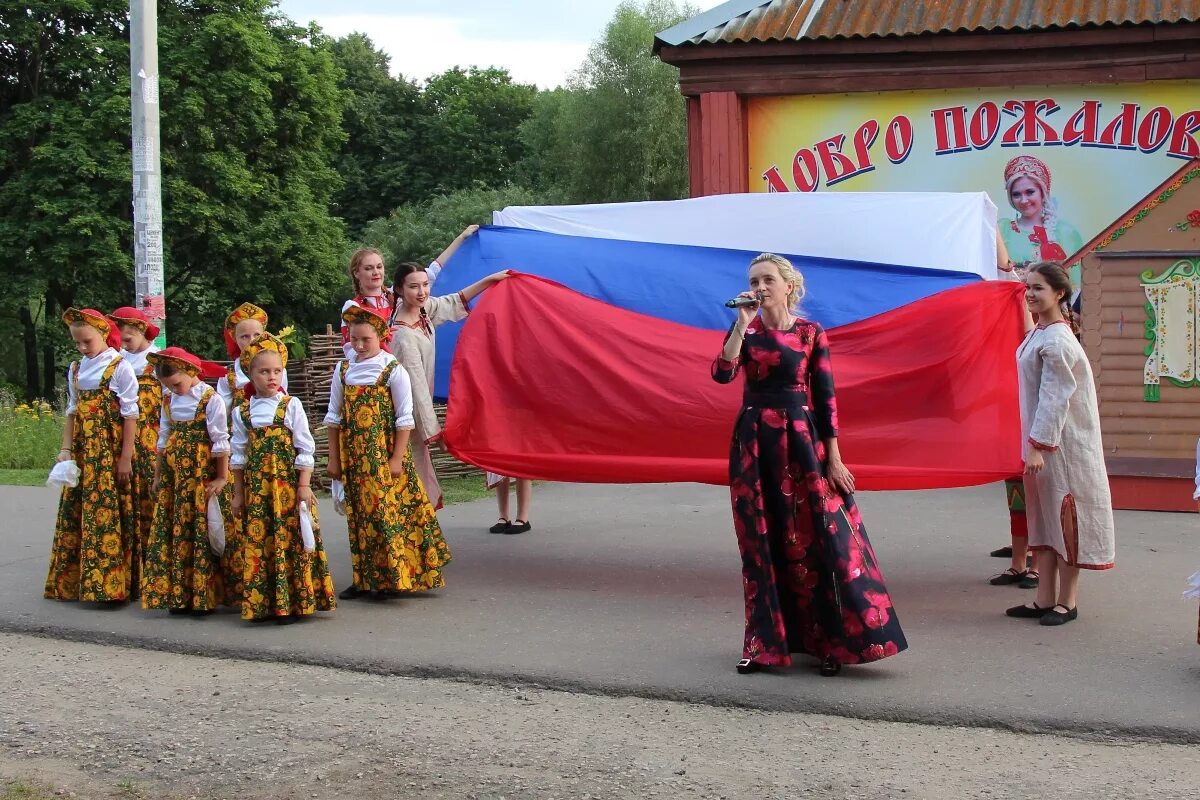 Сценарий национальный культур. Праздник села. День села. Праздник день села. Украшение сцены на день села.