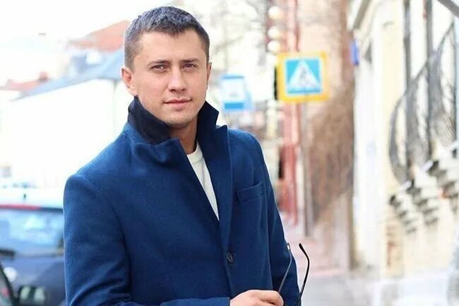 Кто играет Дэна в сериале "Квест"?