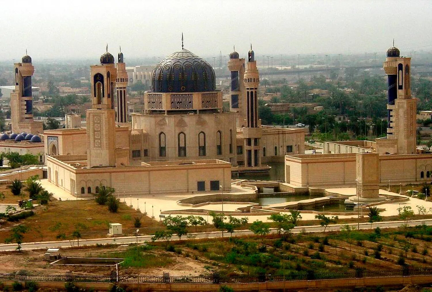 Большая мечеть самарра. Ирак багдад. Al iraq. Аль кадисия ирак. Al iraq.