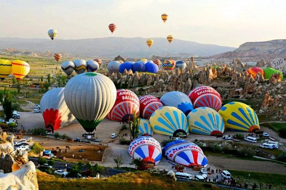 Шары в турции каппадокия. Каппадокия фестиваль воздушных шаров. Турция Каппадокия воздушные шары фестиваль. Каппадокия полет на воздушном шаре.