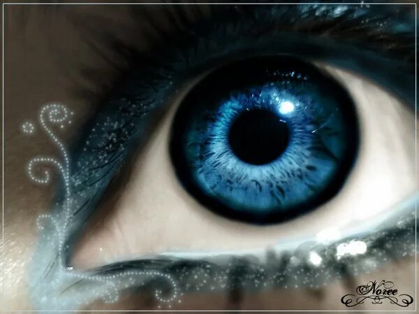 Синие глаза гиф. Космически красивые глаза гиф. Сама с синим глазом гиф. Гиф а глаза голубые и горы.
