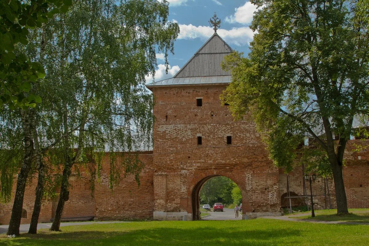 Кремли и крепости 8. Зарайский Кремль Зарайск. Зарайский Кремль Спасская башня. Зарайский Кремль Коломна. Зарайск каменный Кремль.