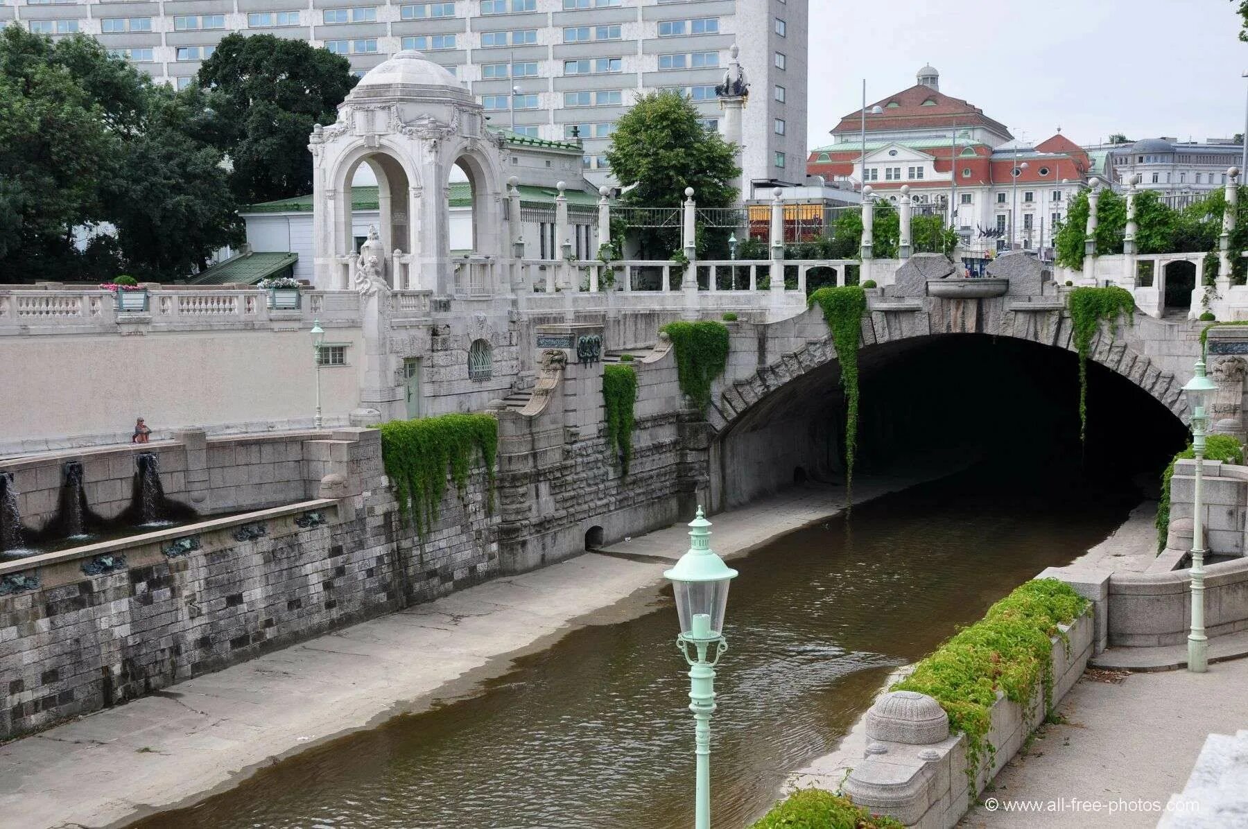 Павильон шенбруннская глориетта в вене. Застройка венеции. Вена набережная дуная. Скульптуры фонтаны в вене. История фонтанов.