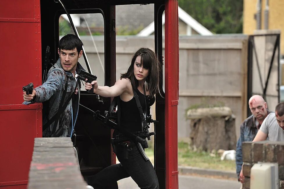 зомби комедия кокни против зомби. против зомби 2012. зомби комедия кокни против зомби. против зомби 2012. зомби комедия кокни против зомби.