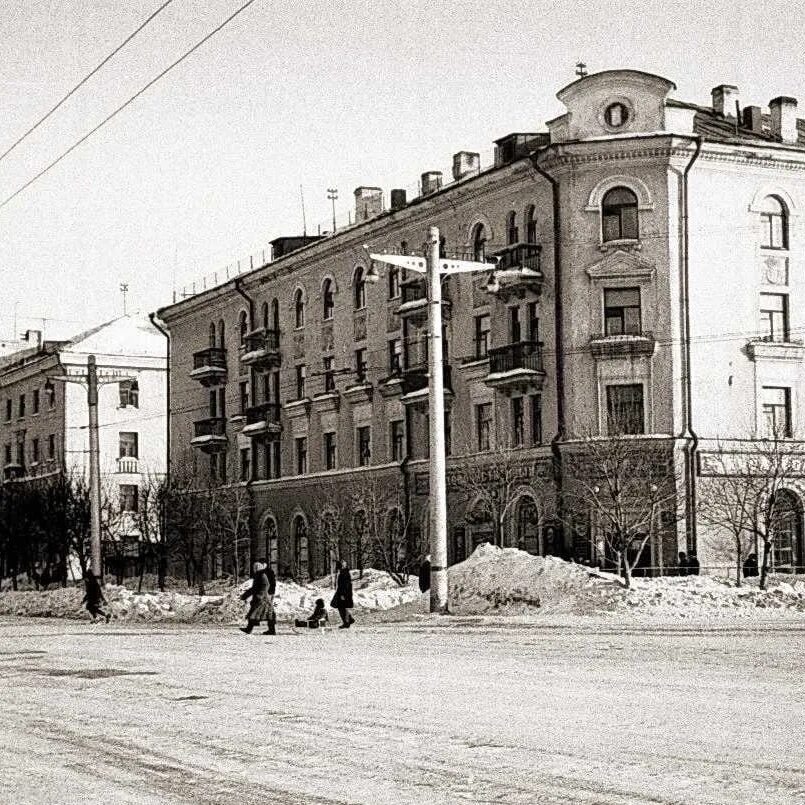 Площадь 20 партсъезда. Площадь 20 партсъезда киров. октябрьский проспект киров. площадь хх партсъезда киров. октябрьский проспект город киров 50 года.