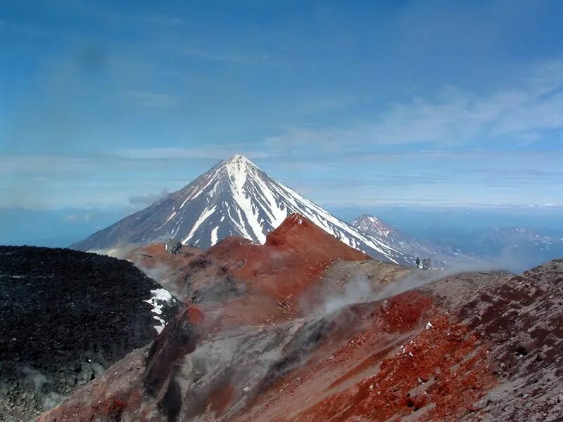 Камчатка город петропавловск. Камчатка на данный момент. Камчатка город петропавловск. Петропавловск камчатский 2 вулкана. Петропавловск-камчатский вулкан.
