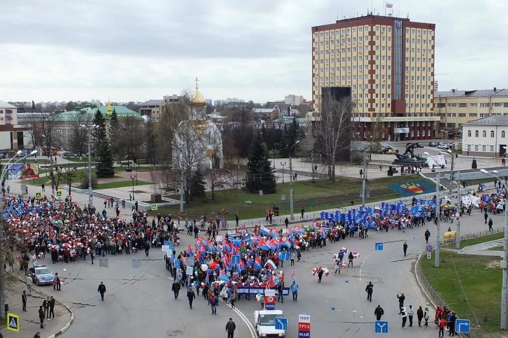 Деятельности города иваново. Город Иваново площадь революции. Пл революции Иваново. Памятник на площади революции Иваново. Иваново Центральная площадь.