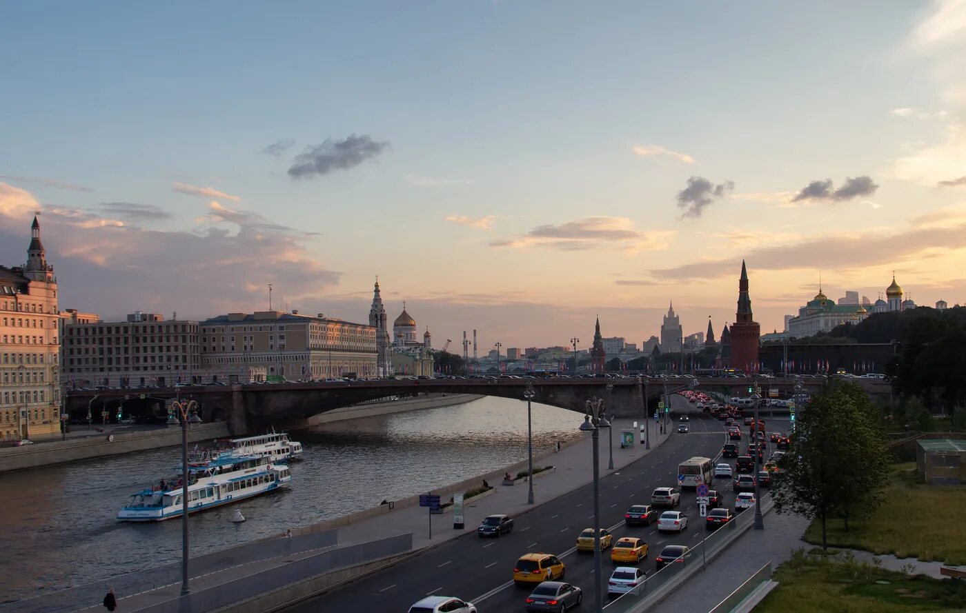 Москва вечером лето. Москва летом. Вечерняя Москва. Москва вечер лето. Вечерняя Москва летом.