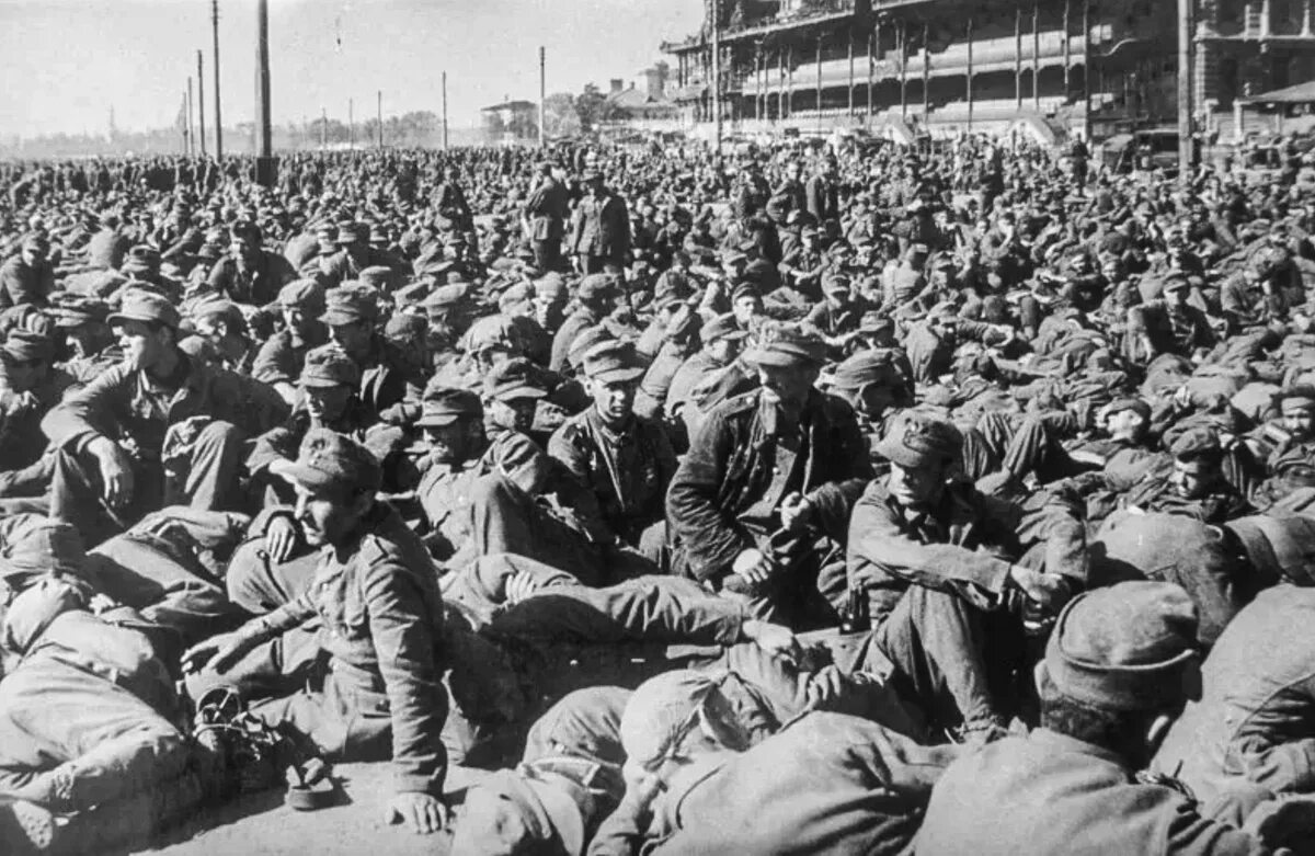 Операция вальс. Марш пленных в москве 1944 немцев. Немецкие пленные в москве в 1944 году. Марш военнопленных в москве 1944. Парад побеждённых марш пленных немцев в москве 17 июля 1944 года.