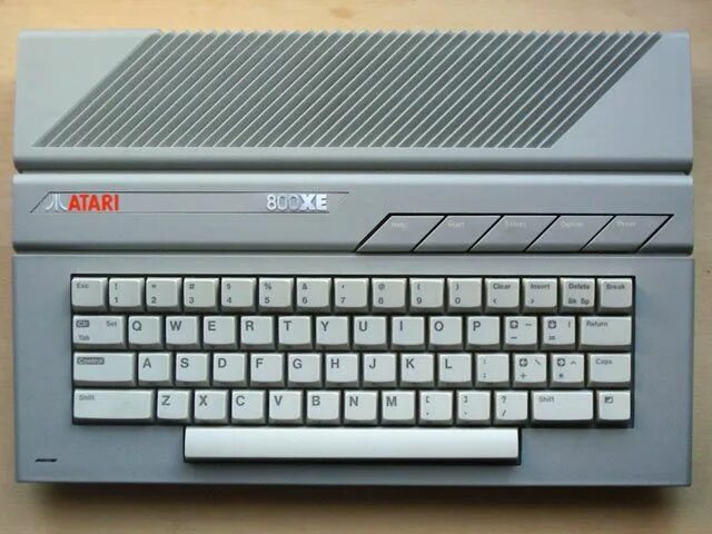 7 разрядный компьютер. Atari 800xe. atari 400/800/xl/xe. компьютер атари 800xe. atari 800xl клавиатура.
