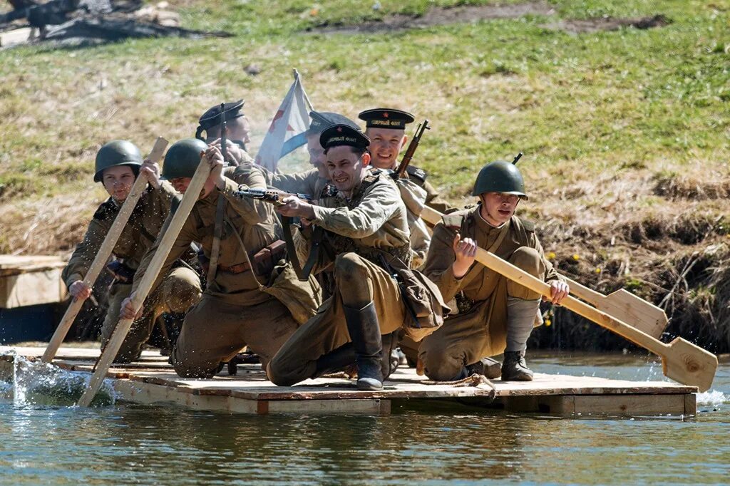 Военно исторические новинки. Реконструктор водоём. Военные реконструкции женщины. Моряки реконструкторы ВОВ фото.