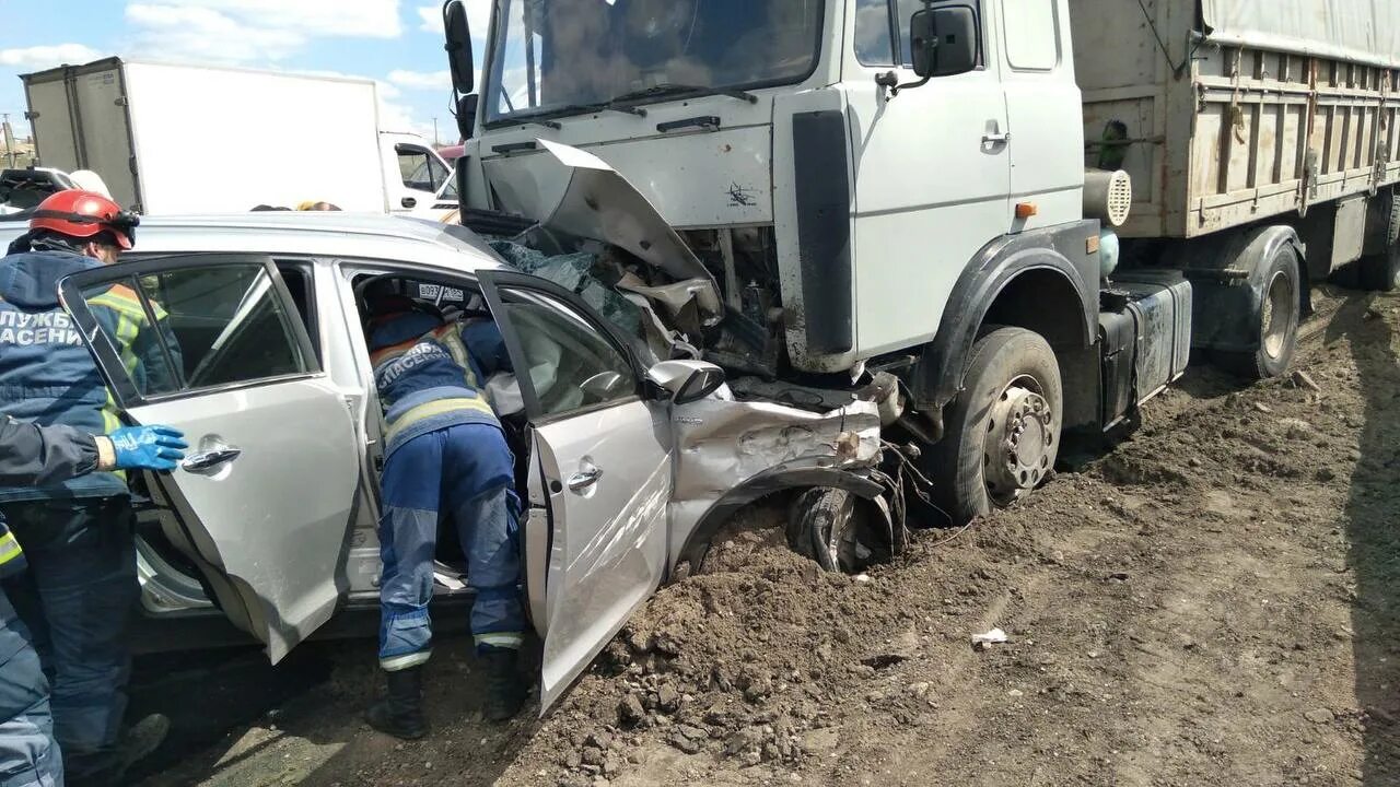 ДТП В Татищевском районе Саратовской области. Авария в Саратовской области в Татищевском районе за последние сутки. Авария в Татищевском районе. 17 апреля 2015