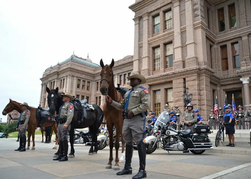 Mounted unit. Bullock Texas State History Museum Остин. Department Austin Texas. Остин Техас прогулка пешком. Texas Department of public Safety.