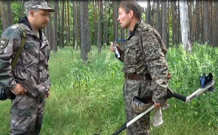 Металла собирать тил нумир. Алкаш и копарь. Алкаш и копарь. Подвал прикол. Госинспектор заповедника.