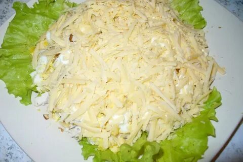 Салат с курицей маринованными огурцами сыром