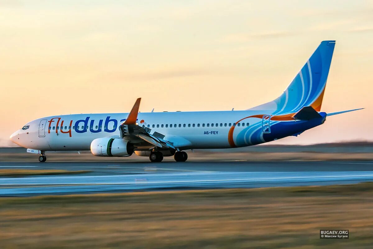 Fly dubai рейс. Boeing 737-800 flydubai салон. Боинг 737-800 Флай Дубай. Боинг 737 flydubai. Flydubai 737-800 Ростов.