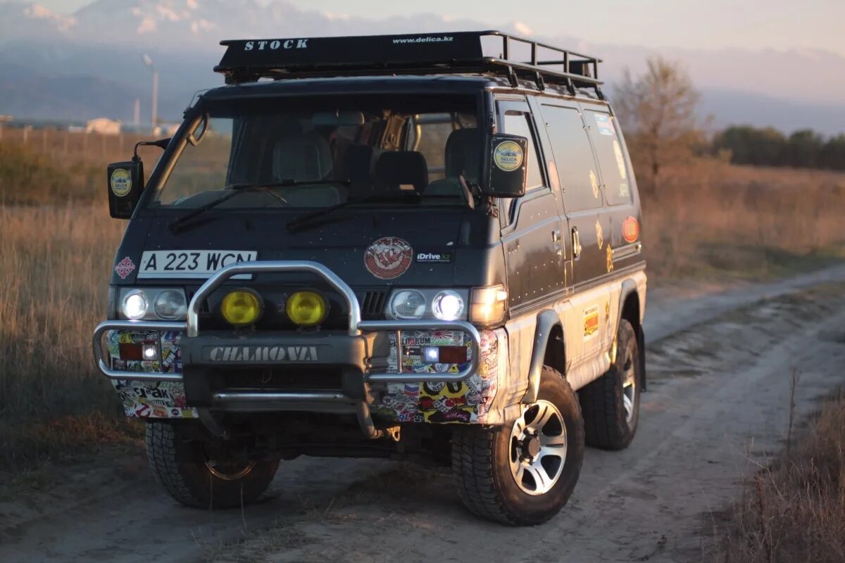 Mitsubishi Delica. Делика 6. Делика 4х4. Митсубиси Делика 35w.