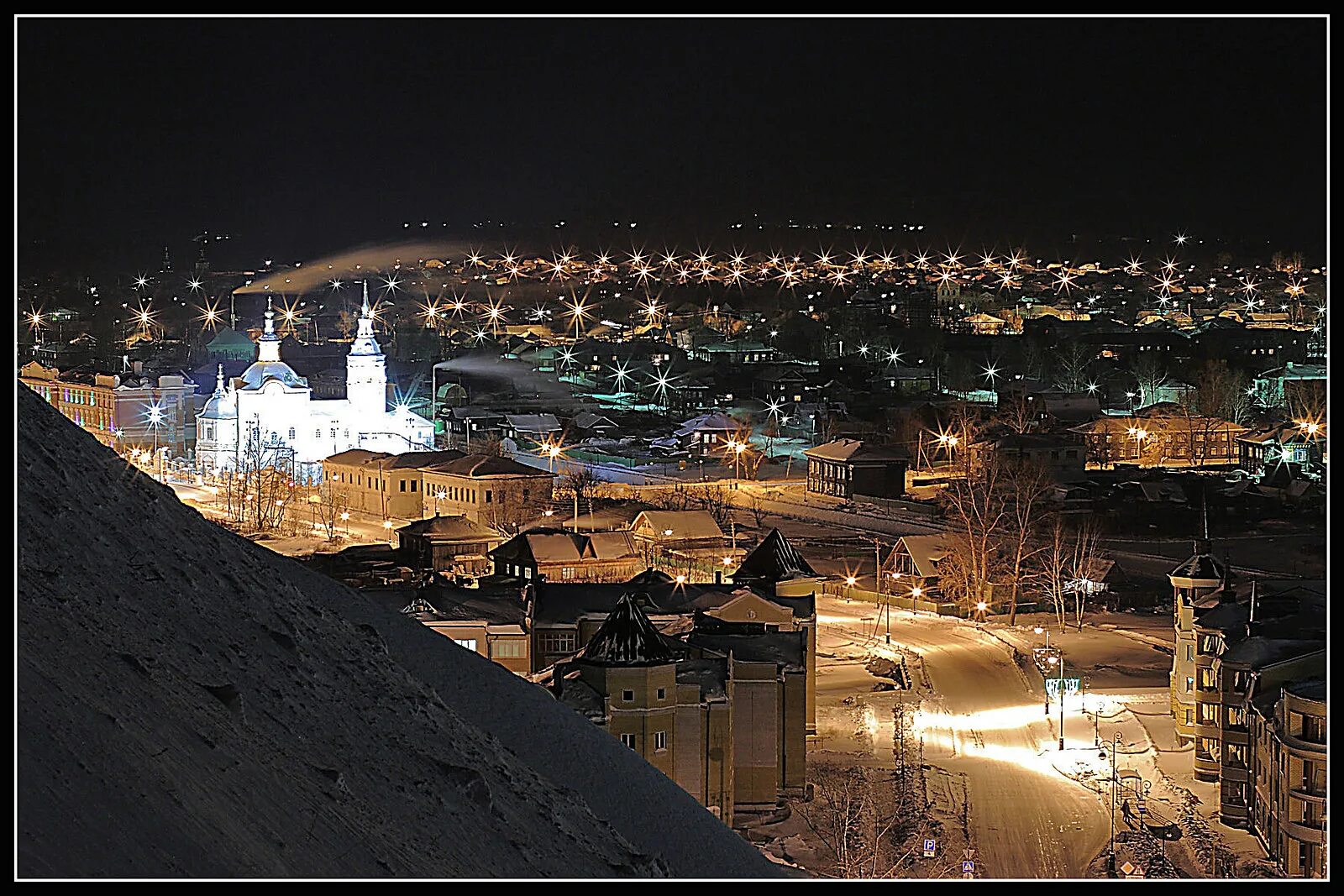 Точное время тобольск. Ночной Кремль Тобольск. Ночной город Тобольск. Тобольский Кремль Тобольск. Тобольск Кремль ночью.