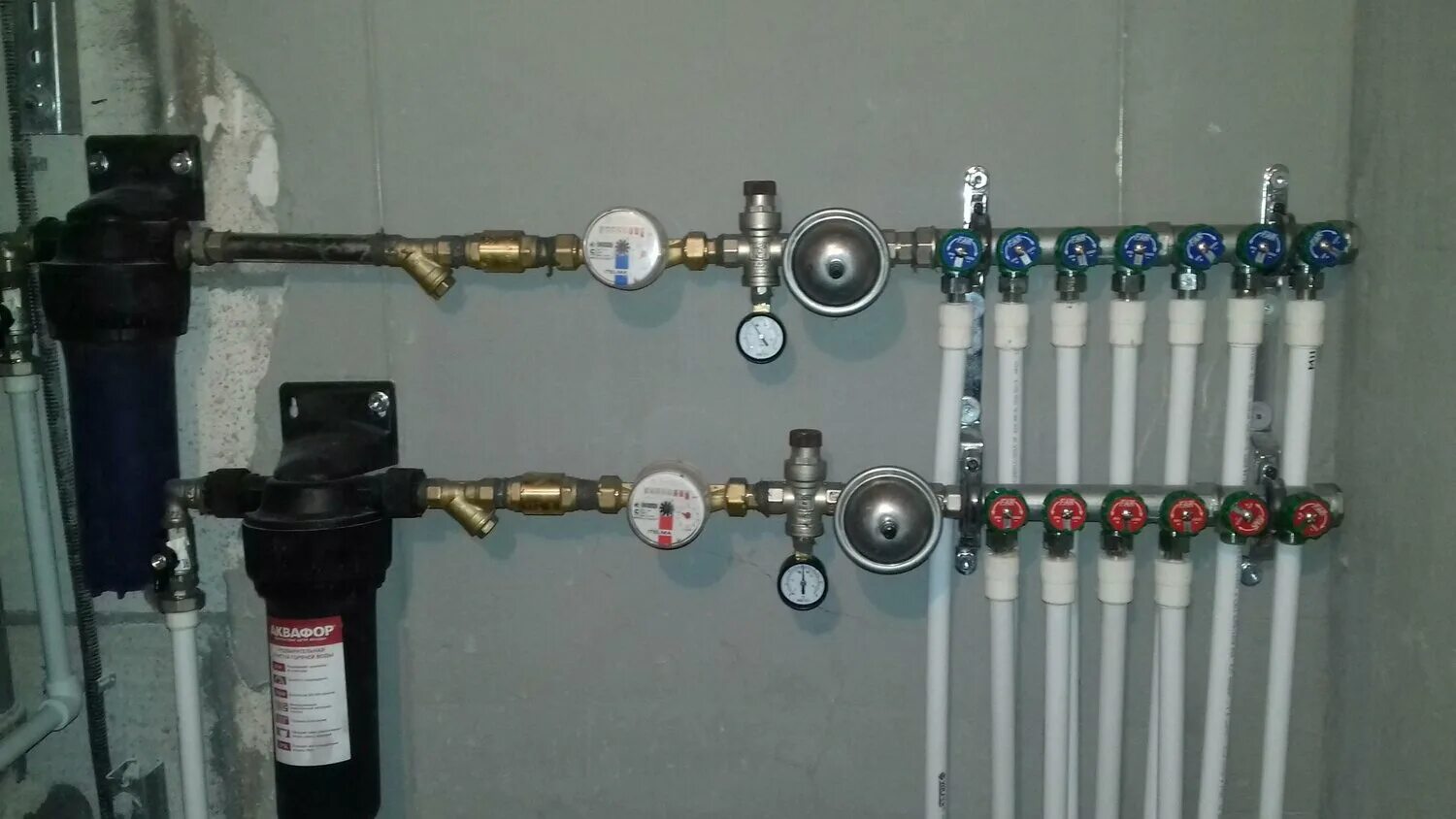 распределительные гребенки для воды распределительный. гребенка для гвс и хвс. гребенка для гвс и хвс. гребенка хвс. гребёнка для воды распределительный коллектор.