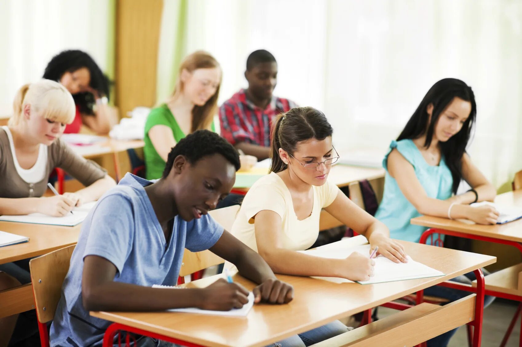 Студенты в классе. Школа student. Студентс in class Room. Образование в США тесты.