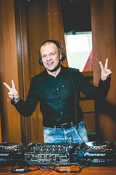 Dj грув 2020. Dj грув. Евгений грув. Диджей грув москва. Dj groove биография.