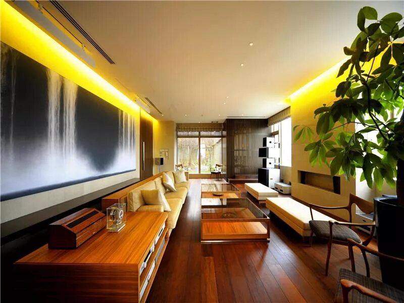 огромная квартира.